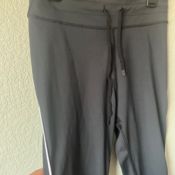 Black High-Waisted Leggings - Picture 3 of 5